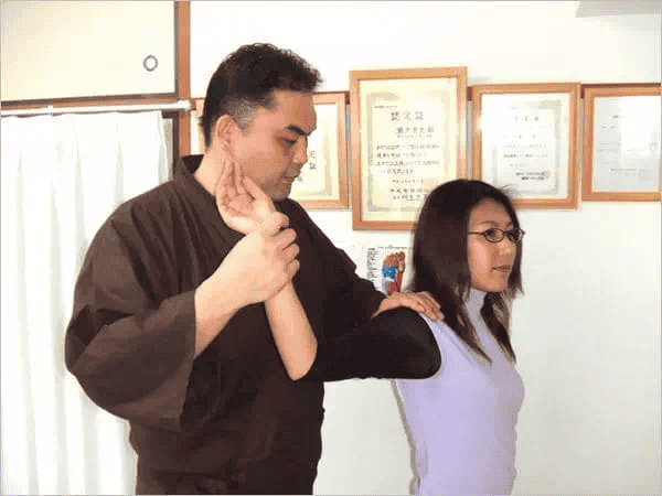 検査法で検査をしている模様