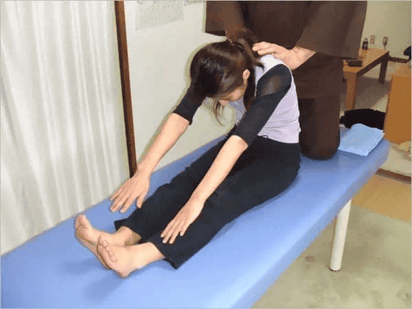 前屈ができずにいるＭ子さん