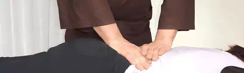 施術をしている手